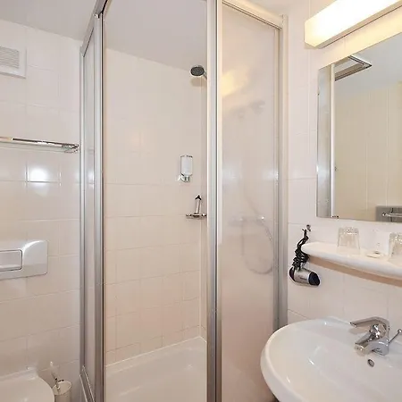 Binzer Hof Отель