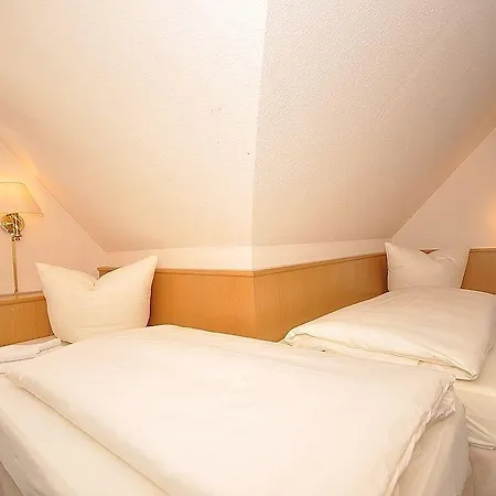 Binzer Hof Hotel 4*